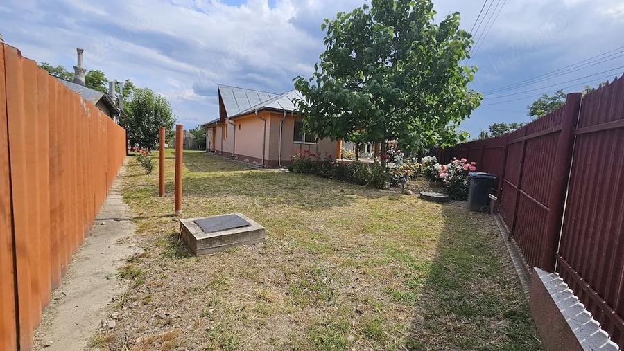 Casă cu 4 camere cu Teren 3405 Mp în Suraia