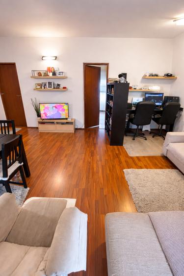 Apartament cu 3 camere decomandat, mobilat în Bragadiru