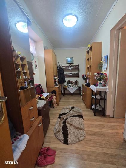Casă cu 5 camere cu Teren 600 Mp în Andronache