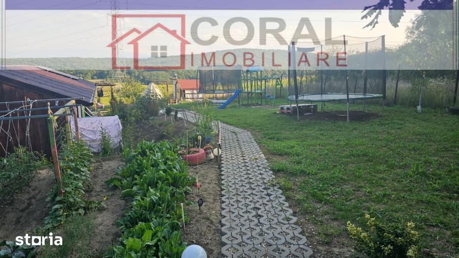 Teren de 2200 mp, în Cârjiți