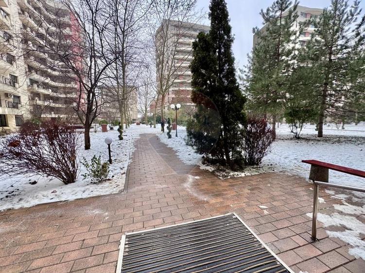 Apartament cu 5 camere decomandat în Ștefan cel Mare