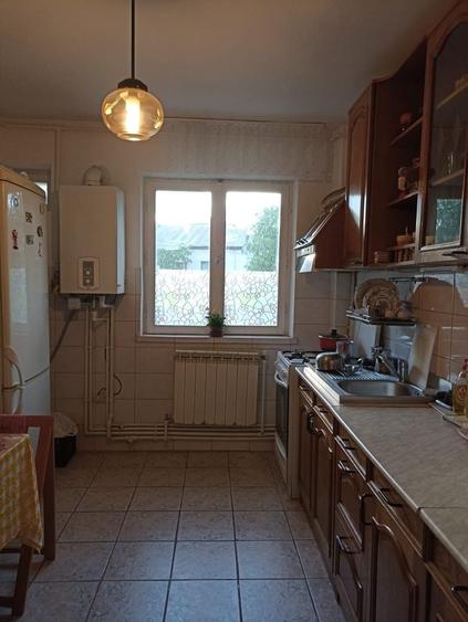 Apartament cu 3 camere decomandat în Est