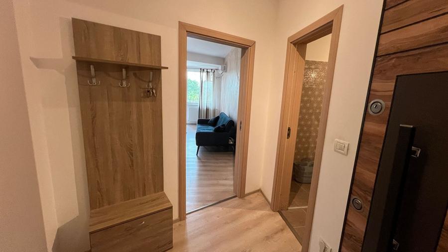 Apartament cu 2 camere semidecomandat, mobilat în Păcii