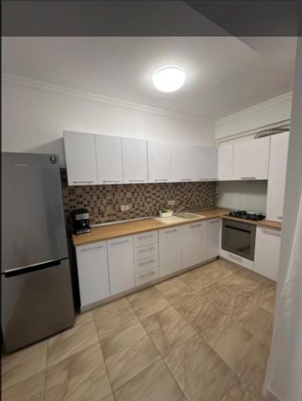 Apartament cu 3 camere decomandat, mobilat în Faleza Nord