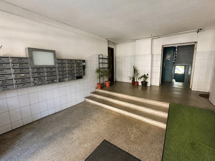 Apartament cu 2 camere decomandat în Crângași