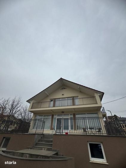 Casă cu 4 camere cu Teren 710 Mp în Central