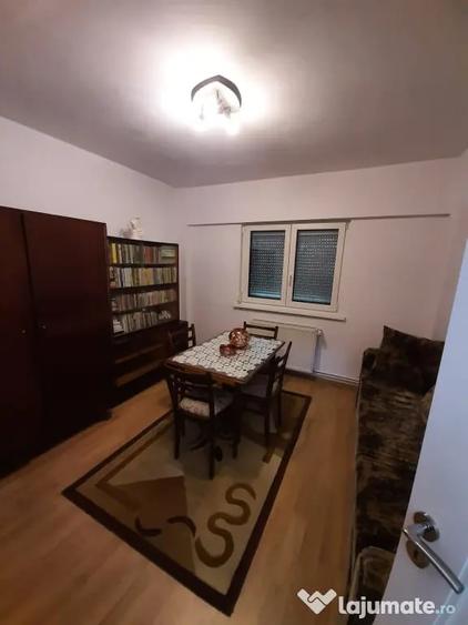 Apartament cu 4 camere decomandat în Vitrometan