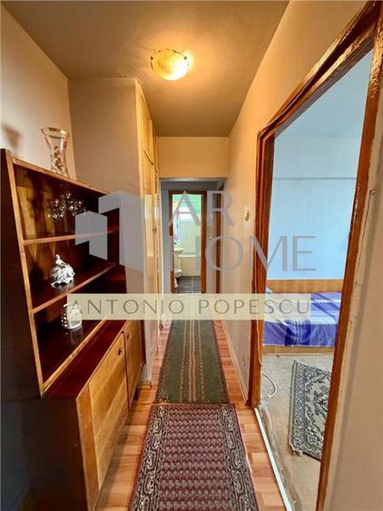 Apartament cu 4 camere decomandat în Malu Roșu