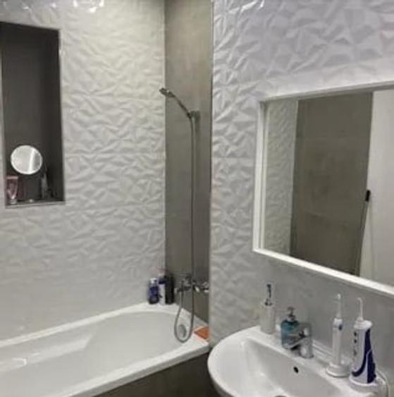 Apartament cu 3 camere semidecomandat, mobilat în Pipera