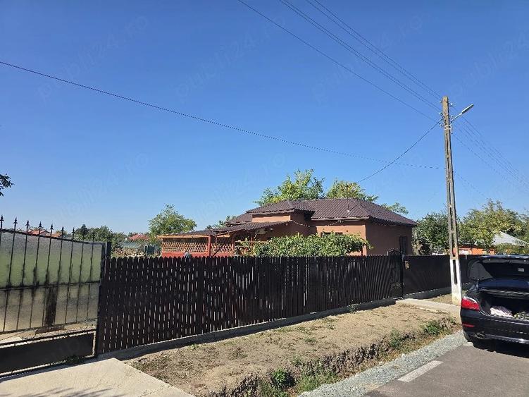 Casă cu 2 camere cu Teren 2100 Mp în Sărățeni
