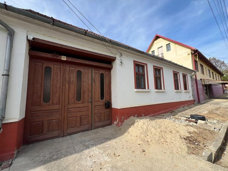 Casă individuală cu 3 camere cu Teren 719 Mp în Slatina-Nera