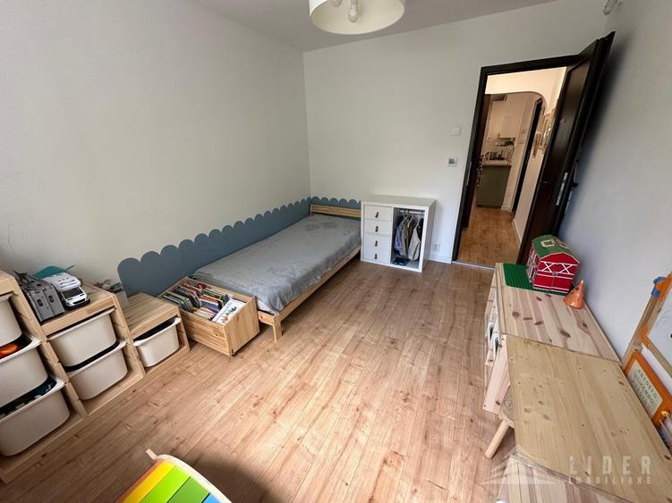 Apartament cu 3 camere decomandat, mobilat în Plopilor