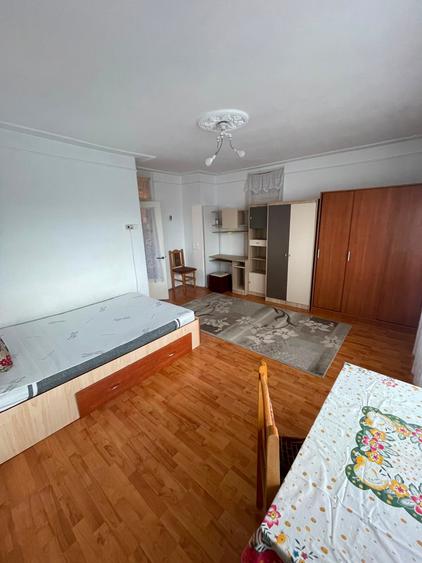 Garsonieră decomandată în Gară