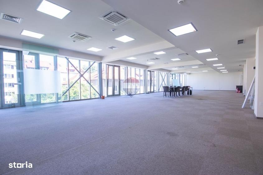 Spațiu comercial, de 330 mp, în Central