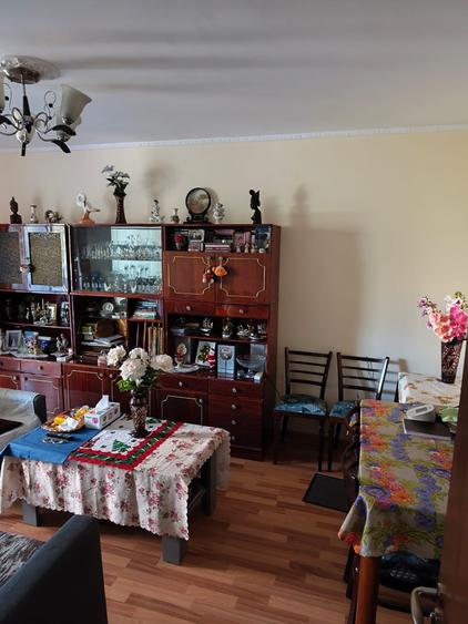 Apartament cu 3 camere decomandat în Drumul Taberei