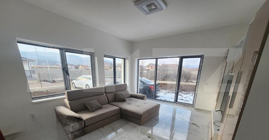 Casă individuală cu 3 camere cu Canalizare în Cetate