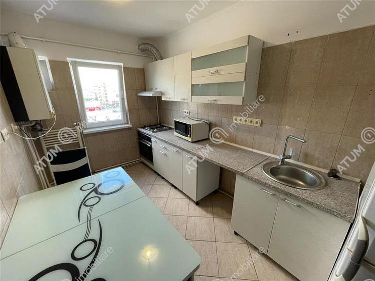 Apartament cu 3 camere decomandat, mobilat în Vasile Aaron