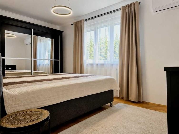 Apartament cu 3 camere semidecomandat în Central