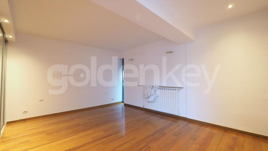 Apartament cu 3 camere semidecomandat, mobilat în Primăverii