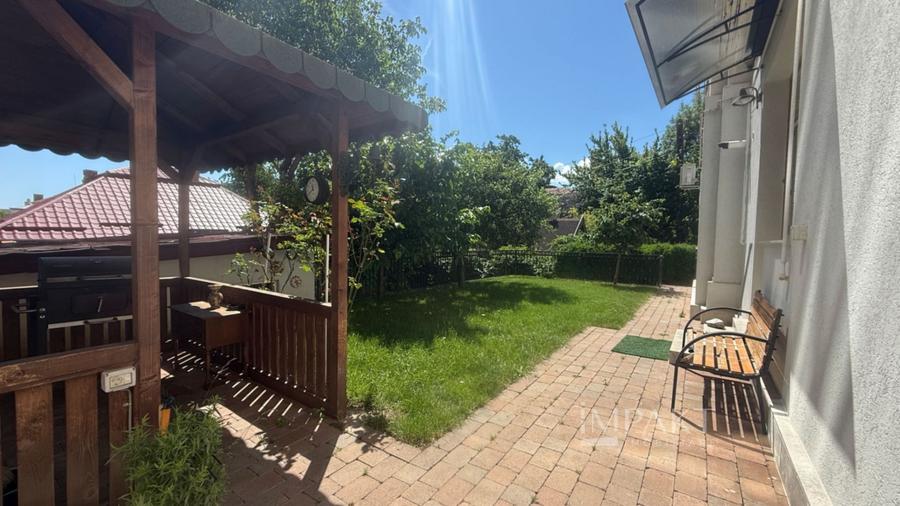 Apartament cu 4 camere semidecomandat, mobilat în Central