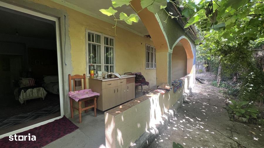 Casă cu 4 camere cu Teren 2921 Mp în Olteni