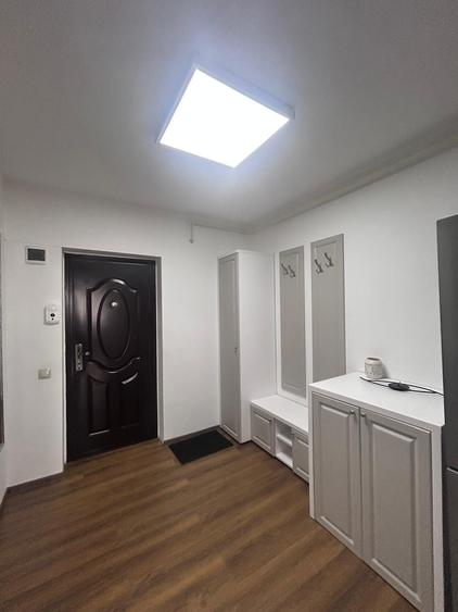Apartament cu 2 camere semidecomandat în Florești