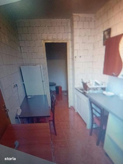 Apartament cu 3 camere semidecomandat în 1 Decembrie 1918