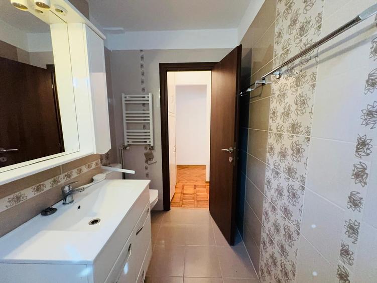 Apartament cu 3 camere semidecomandat în Șagului