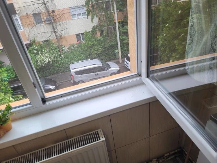 Apartament cu 3 camere semidecomandat în Banat