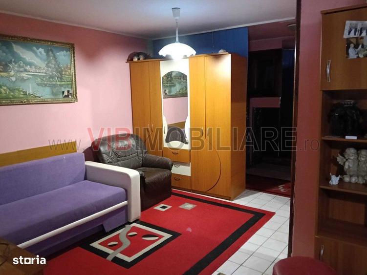 Casă cu 6 camere cu Teren 722 Mp în Aradului