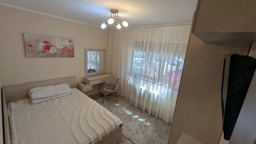 Apartament cu 3 camere decomandat în Poarta 6