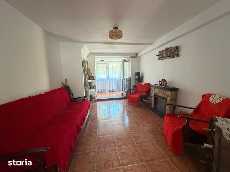 Casă cu 5 camere cu Teren 756 Mp în Brazi