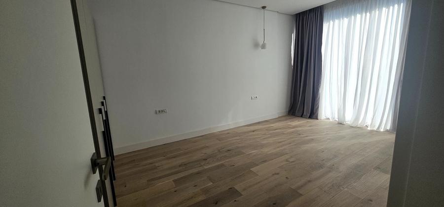 Casă individuală cu 7 camere cu Canalizare în Nord-Vest
