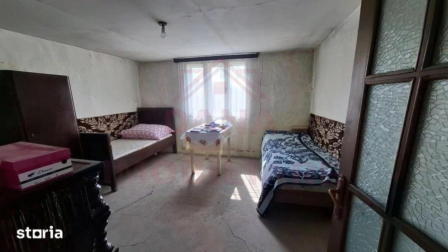 Casă cu 3 camere decomandat cu Teren 4636 Mp în Central