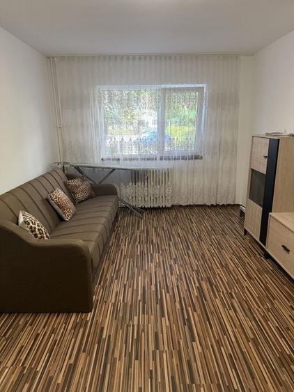 Apartament cu 3 camere decomandat în Vest