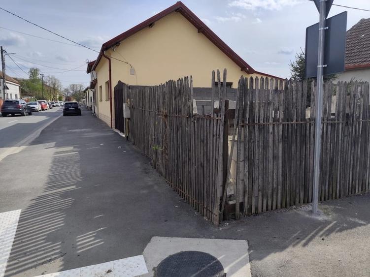 Casă individuală cu 3 camere cu Canalizare în Ronaț