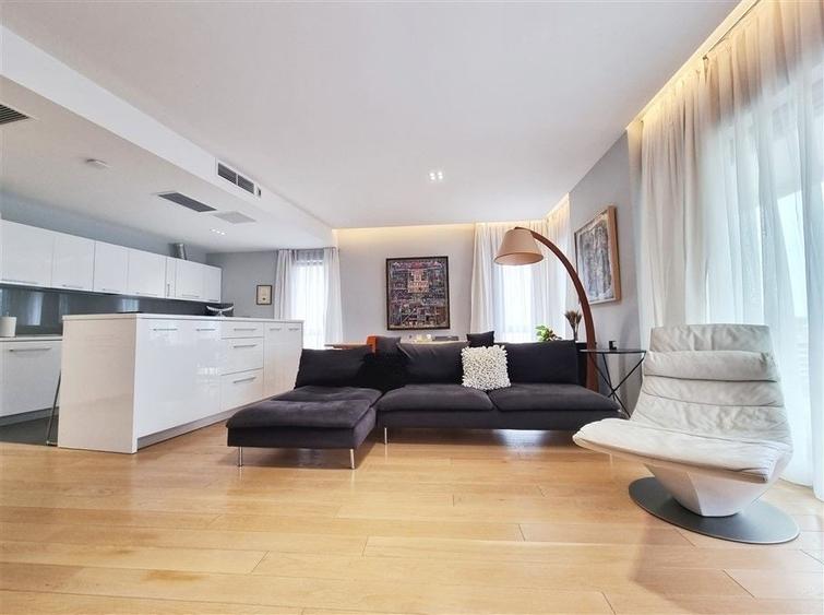 Apartament cu 4 camere semidecomandat, mobilat în Herăstrău