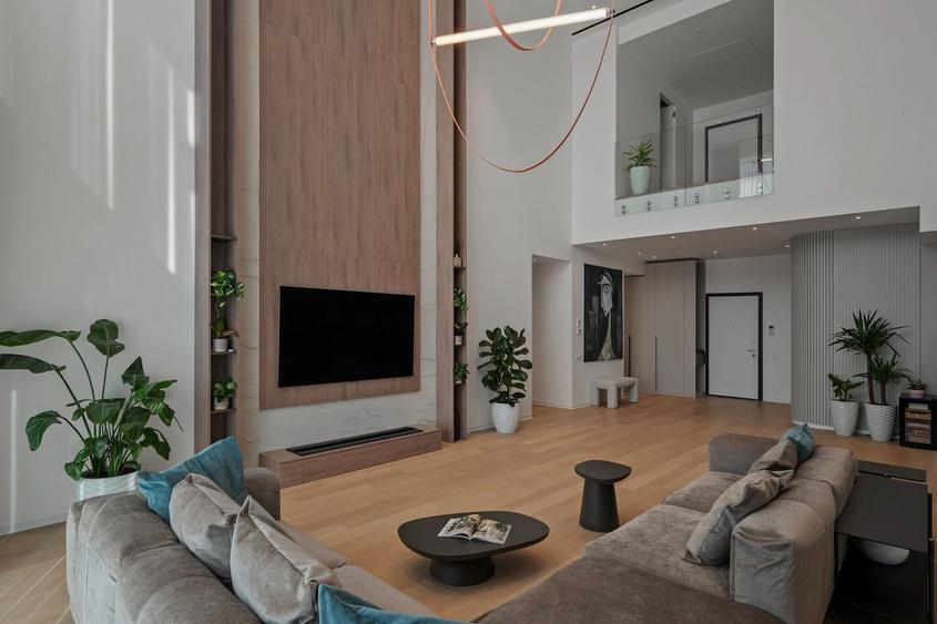 Apartament cu 5 camere decomandat, mobilat în Barbu Văcărescu
