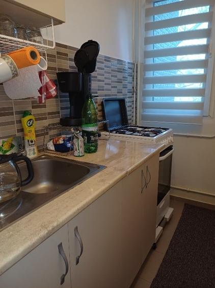Apartament cu 3 camere semidecomandat, mobilat în Titan