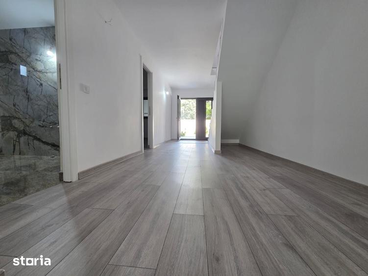 Casă cu 5 camere cu Teren 300 Mp în Babadag