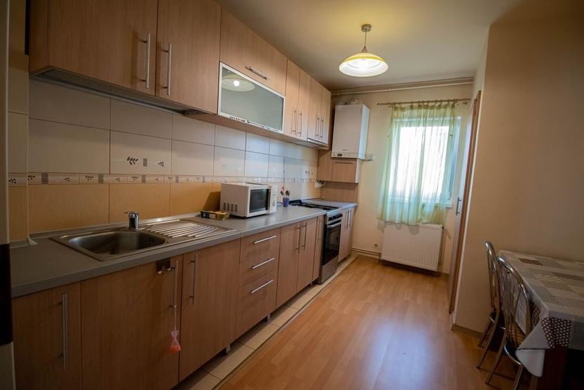 Apartament cu 3 camere decomandat în Zorilor