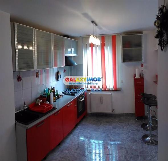 Apartament cu 3 camere semidecomandat, mobilat în Titan