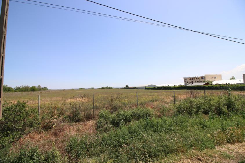 Teren agricol extravilan de 12000 mp, în Vânători
