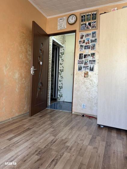 Apartament cu 4 camere semidecomandat, mobilat în Crângași