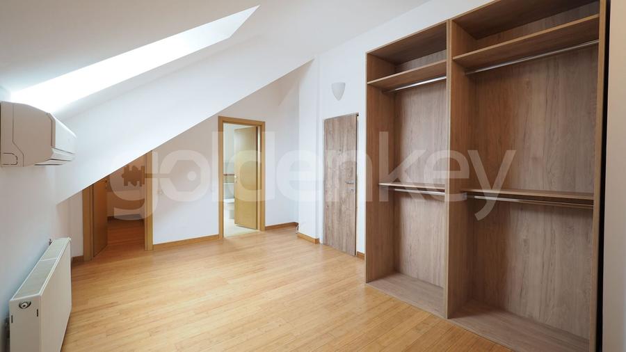 Duplex cu 5 camere cu Piscina în Iancu Nicolae
