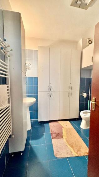 Casă individuală cu 8 camere cu Canalizare în Apărătorii Patriei