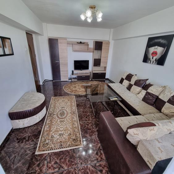 Apartament cu 2 camere decomandat în Universitate