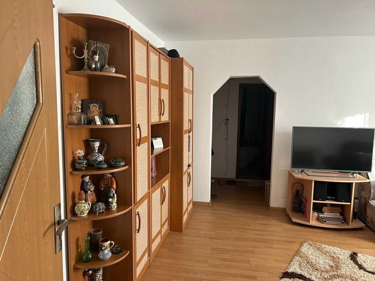 Apartament cu 2 camere semidecomandat în Exterior Vest