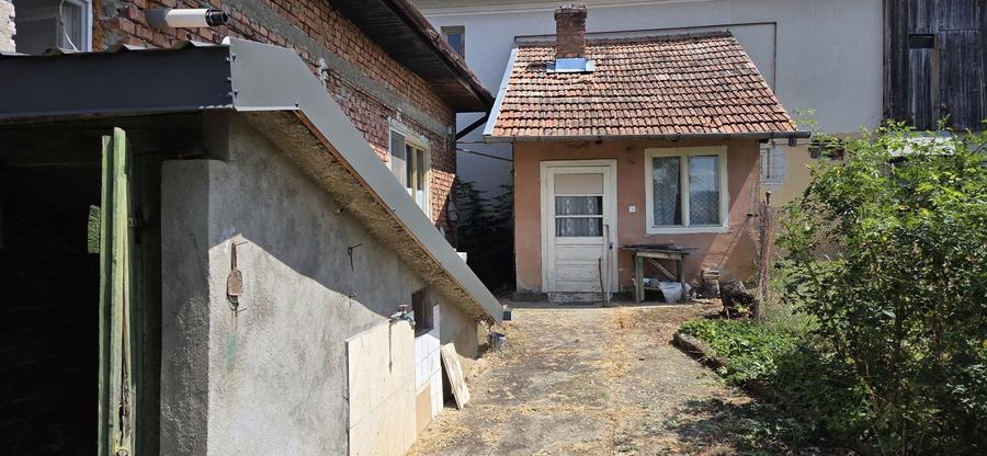 Casă cu 2 camere în Central