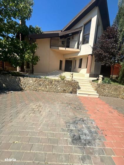 Casă cu 4 camere în Central